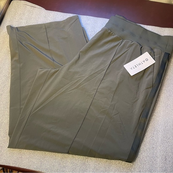 Athleta plus size NOLITA WIDE LEG PANT Mountain Olive size 26 - Picture 3 of 10